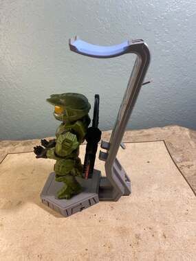 Halo Infinite Master Chief Deluxe Cable Guy Light-Up Phone and Controller Holder